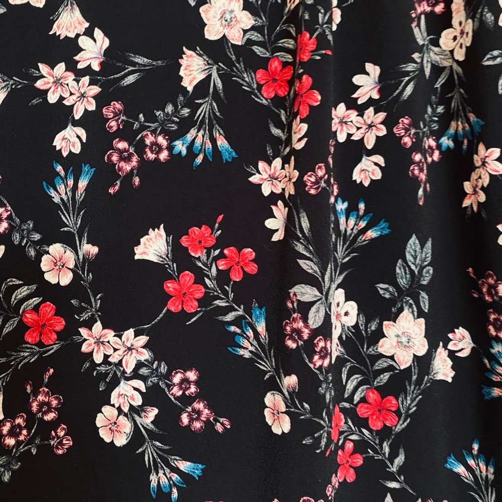 Calvin Klein Printed Pleated Neck Top Sizes M - Picture 5 of 7